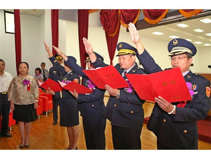 警察精通日文，協助解決日客的麻煩