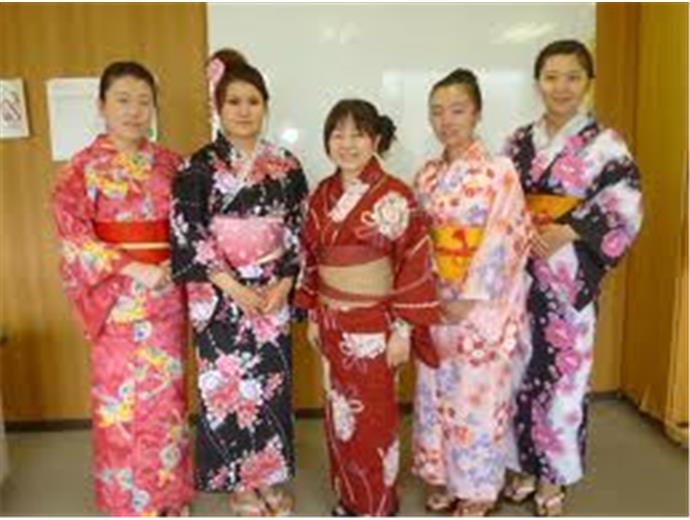 二信日研社 讓學生穿上日本文化