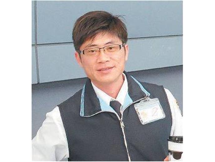 40歲放棄補教高薪，考公職為了助外勞返鄉