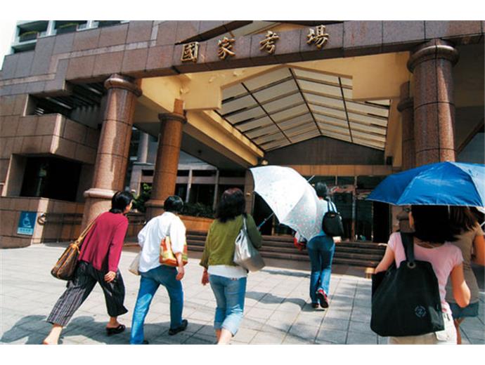 考場頒禁酒令