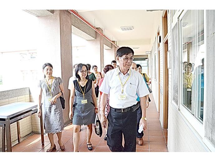 南投縣長巡視教師初試考場